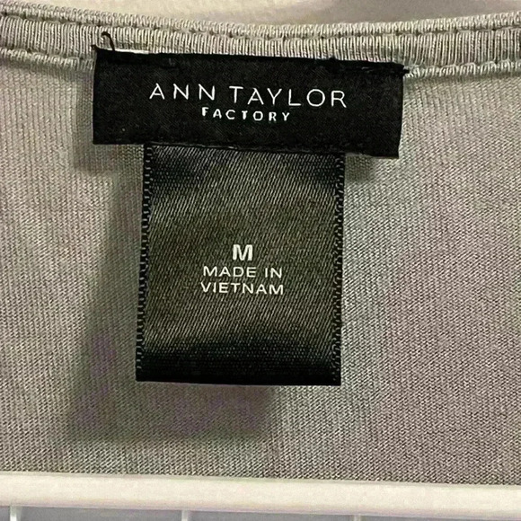 Ann Taylor Factory Grey shell with blue and  white floral design lined tank med - Picture 4 of 5